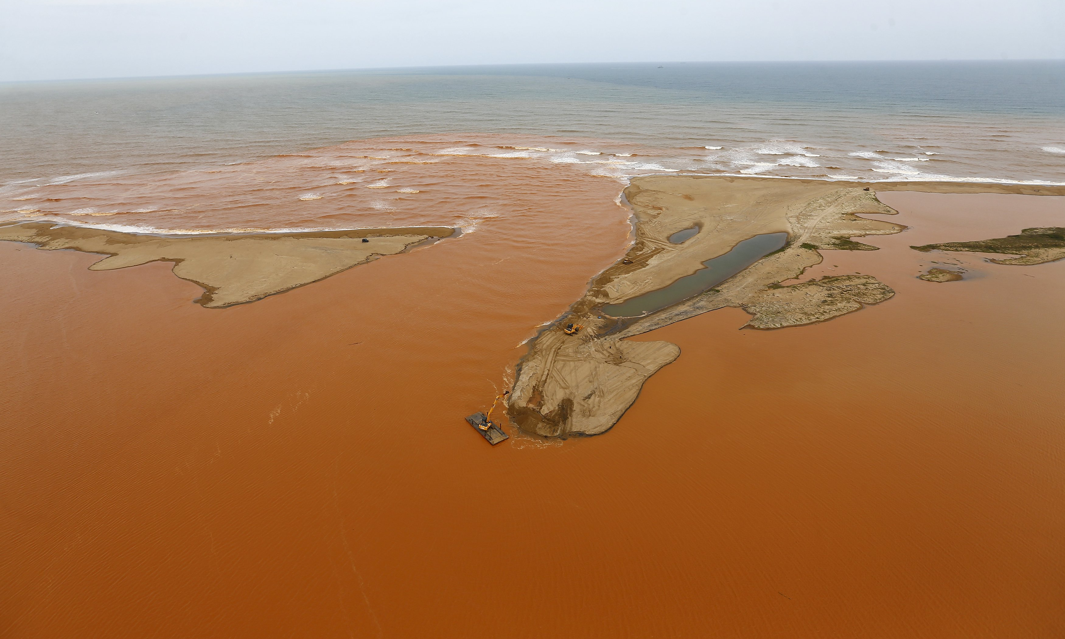 ‘El Río es dulce, Vale es amarga’: lodo tóxico derramado por minera de Brasil llega al Océano Atlántico